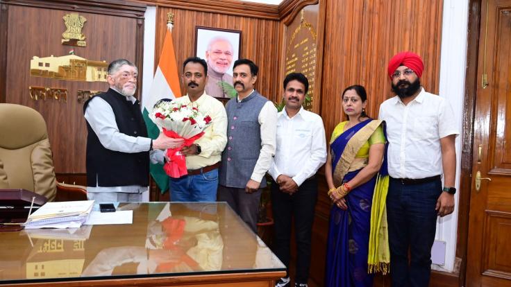 राज्यपाल से मिले झारखंड हॉस्टल ऑनर एसोसिएशन के सद्स्य, हॉस्टल संचालकों की समस्याओं से कराया रूबरू